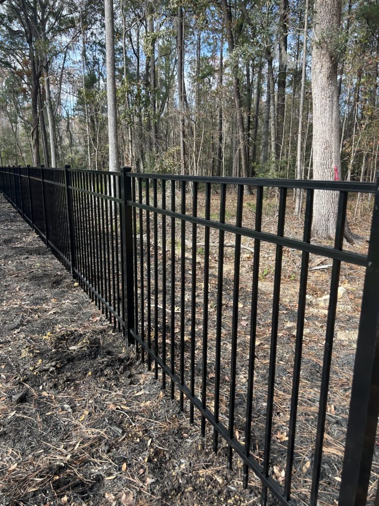5 Best Fence Materials For Savannah & Pooler 4 aluminum fence savannah ga